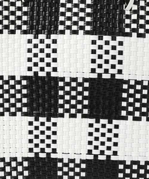 MONO　COMME CA（モノコムサ）の「ギンガムチェック かごバッグ（かごバッグ・レディース・ブラック/グレー・FREE）」の16枚目の写真