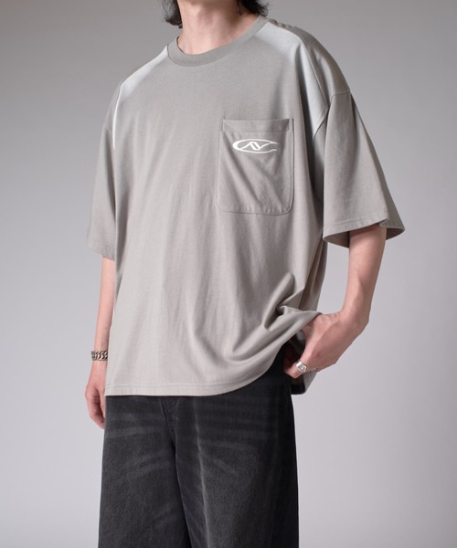 Lui's（ルイス）の「【Neucon/ニューコン】スプレーデザイン刺繍ロゴBIGTシャツ（Tシャツ/カットソー・メンズ・ブラック/グレー/ホワイト・FREE）」の3枚目の写真