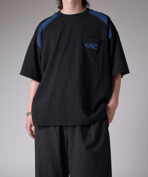 Lui's（ルイス）の「【Neucon/ニューコン】スプレーデザイン刺繍ロゴBIGTシャツ（Tシャツ/カットソー・メンズ・ブラック/グレー/ホワイト・FREE）」の2枚目の写真