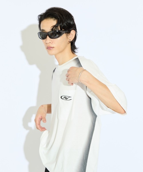 Lui's（ルイス）の「【Neucon/ニューコン】スプレーデザイン刺繍ロゴBIGTシャツ（Tシャツ/カットソー・メンズ・ブラック/グレー/ホワイト・FREE）」の4枚目の写真