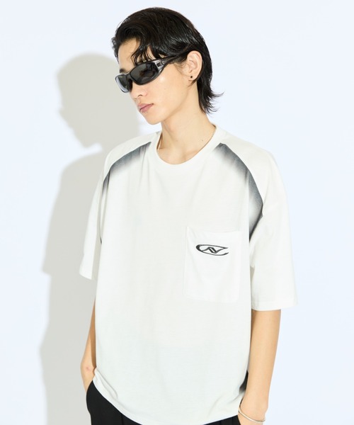 Lui's（ルイス）の「【Neucon/ニューコン】スプレーデザイン刺繍ロゴBIGTシャツ（Tシャツ/カットソー・メンズ・ブラック/グレー/ホワイト・FREE）」の6枚目の写真