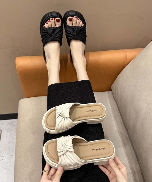 shoes365(シューズスリーシックスファイヴ)の「【shoes 365】クロスデザイン厚底サンダル(サンダル・レディース・オフホワイト/ブラック・22.5cm/23.0cm/23.5cm/24.0cm/24.5cm/25.0cm)」の9枚目の写真