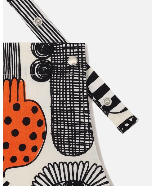 marimekko(マリメッコ)の「Puutarhurin Parhaat / apron(エプロン・レディース・ブラック・FREE)」の5枚目の写真