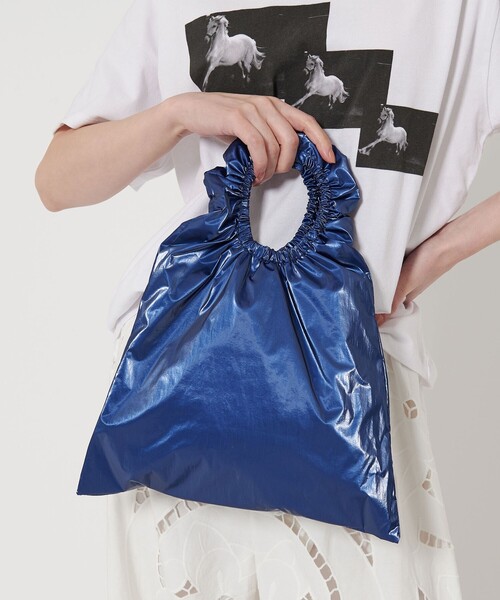 BEAUTY&YOUTH UNITED ARROWS(ビューティーアンドユースユナイテッドアローズ)の「メタリック ギャザー クリテハンドル バッグ(トートバッグ・レディース・ロイヤルブルー/シルバー・FREE)」の2枚目の写真
