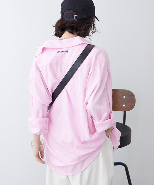 NUNIFE(ユニフィー)の「【NUNIFE】後ろロゴ刺繍チェックシャツ【ユニセックス】(シャツ/ブラウス・レディース・オフホワイト/オレンジ/ブルー/ブルー系その他/イエロー/ピンク・FREE)」の11枚目の写真