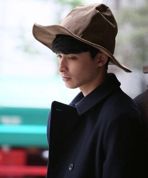 RAGEBLUE（レイジブルー）の「フェイクスエードマウンテンHAT/709351（ハット・メンズ・ブラック/ベージュ/キャメル・FREE）」の2枚目の写真