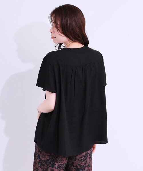 SHOO・LA・RUE（シューラルー）の「【洗える/S-LL】ふわりシルエットが涼しげ フロントボタンブラウス（シャツ/ブラウス・レディース・アイボリー/ブラック/イエロー系その他・01/02/03/04）」の9枚目の写真