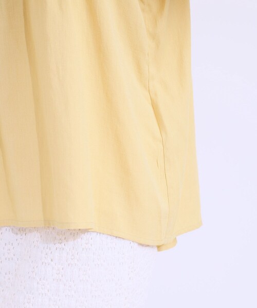SHOO・LA・RUE（シューラルー）の「【洗える/S-LL】ふわりシルエットが涼しげ フロントボタンブラウス（シャツ/ブラウス・レディース・アイボリー/ブラック/イエロー系その他・01/02/03/04）」の21枚目の写真
