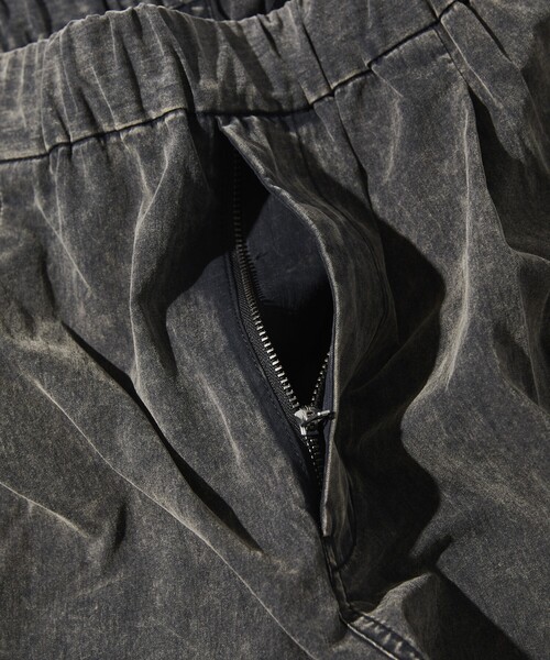 NAUTICA(ノーティカ)の「NAUTICA/ノーティカ フェード加工 ナイロン イージークロップドパンツ(その他パンツ・メンズ・ブラック/ネイビー・MEDIUM/LARGE/X-LARGE)」の6枚目の写真