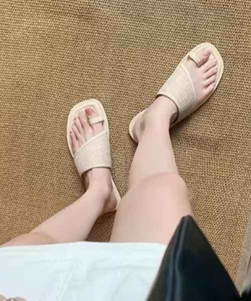 Teem Store(チームストア)の「配色 トングビーチフラットサンダル(サンダル・レディース・アイボリー/ブラック/ブラウン・M/S/L)」の4枚目の写真
