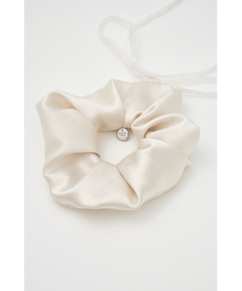 SLY（スライ）の「GATHER RIBBON SCRUNCHIE ギャザー リボン スクランチー（シュシュ・レディース・オフホワイト/ブラック・FREE）」の5枚目の写真