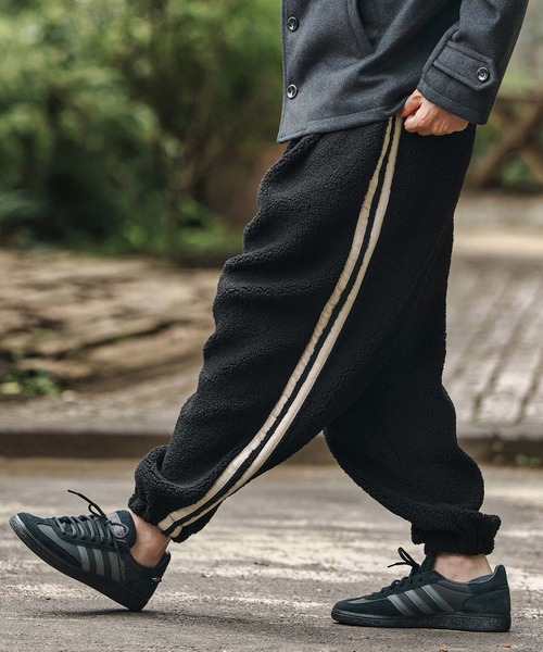 CAMBIO(カンビオ)の「mp13807- Sheep Like Boa Synthetic Leather Line Jogger Pants ジョガーパンツ(その他パンツ・メンズ・オリーブ×ブラック/ブラック×ホワイト/ブラック×ブラック・S/M/L)」の1枚目の写真