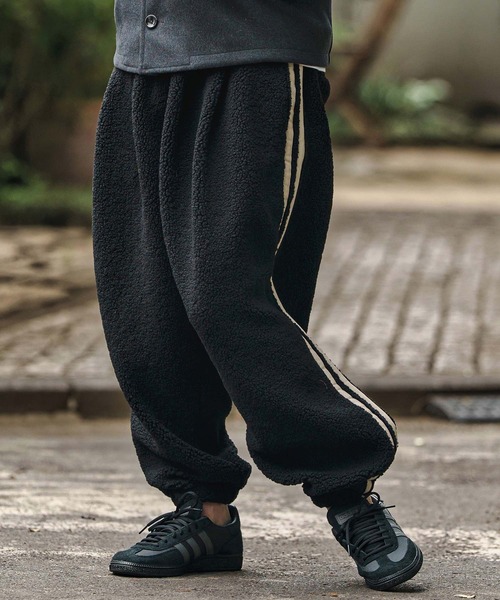 CAMBIO(カンビオ)の「mp13807- Sheep Like Boa Synthetic Leather Line Jogger Pants ジョガーパンツ(その他パンツ・メンズ・オリーブ×ブラック/ブラック×ホワイト/ブラック×ブラック・S/M/L)」の4枚目の写真