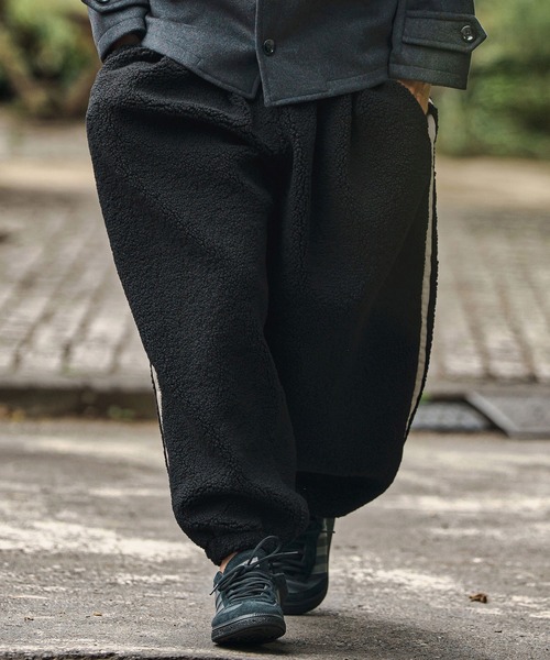 CAMBIO(カンビオ)の「mp13807- Sheep Like Boa Synthetic Leather Line Jogger Pants ジョガーパンツ(その他パンツ・メンズ・オリーブ×ブラック/ブラック×ホワイト/ブラック×ブラック・S/M/L)」の5枚目の写真