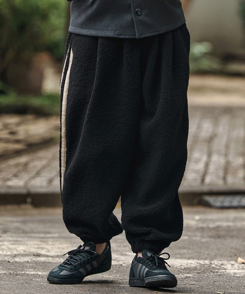 CAMBIO(カンビオ)の「mp13807- Sheep Like Boa Synthetic Leather Line Jogger Pants ジョガーパンツ(その他パンツ・メンズ・オリーブ×ブラック/ブラック×ホワイト/ブラック×ブラック・S/M/L)」の6枚目の写真