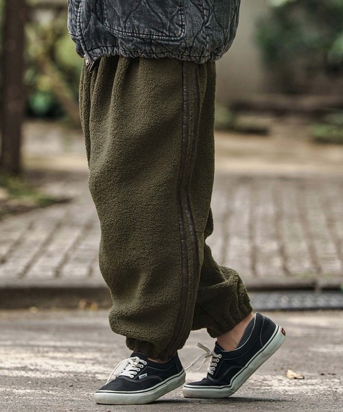 CAMBIO(カンビオ)の「mp13807- Sheep Like Boa Synthetic Leather Line Jogger Pants ジョガーパンツ(その他パンツ・メンズ・オリーブ×ブラック/ブラック×ホワイト/ブラック×ブラック・S/M/L)」の10枚目の写真