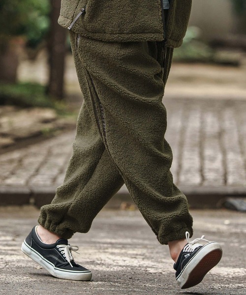 CAMBIO(カンビオ)の「mp13807- Sheep Like Boa Synthetic Leather Line Jogger Pants ジョガーパンツ(その他パンツ・メンズ・オリーブ×ブラック/ブラック×ホワイト/ブラック×ブラック・S/M/L)」の11枚目の写真