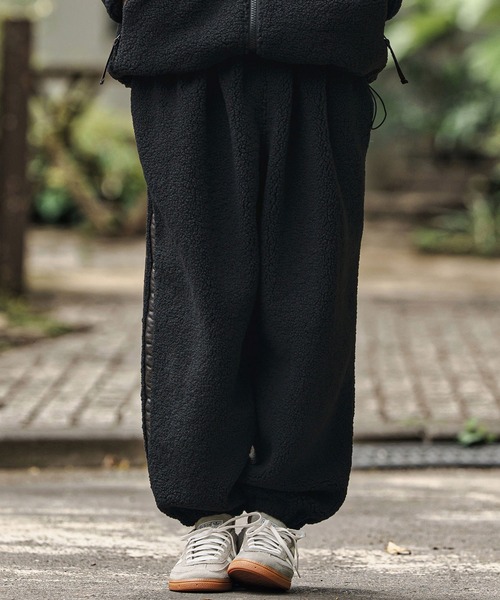 CAMBIO(カンビオ)の「mp13807- Sheep Like Boa Synthetic Leather Line Jogger Pants ジョガーパンツ(その他パンツ・メンズ・オリーブ×ブラック/ブラック×ホワイト/ブラック×ブラック・S/M/L)」の17枚目の写真