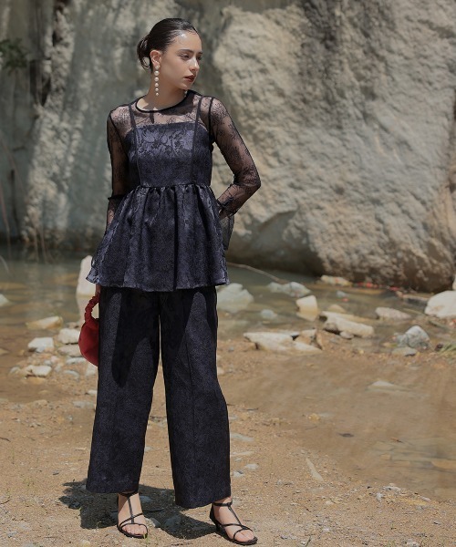 Callarus（カラルス）の「【オケージョン対応】箔プリントジャカードデザインビスチェパンツセットアップドレス（ビスチェ＋パンツ）〔Callarus〕（パンツドレス・レディース・ブラック系/パープル系・3L/LL/L/M/S）」の6枚目の写真