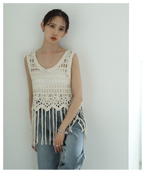 Sawa a la mode(サワアラモード)の「かぎ編みレースニットベスト(ベスト・レディース・ブラック/オフホワイト・FREE)」の12枚目の写真