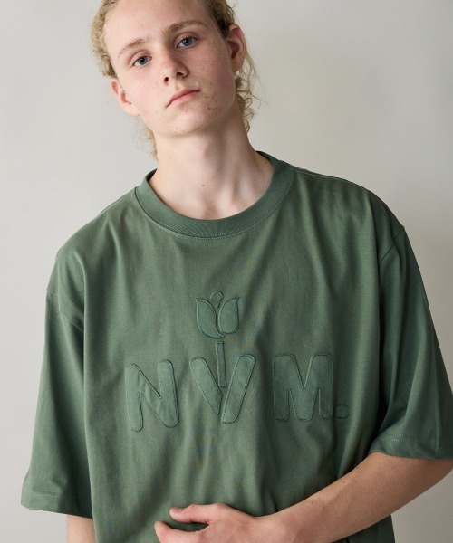 rehacer(レアセル)の「rehacer : N.V.M Logo Relax Fit T-shirt / N.V.M ロゴ リラックスフィットTシャツ(Tシャツ/カットソー・メンズ・ホワイト/グリーン/ピンク/ブラック・SMALL/MEDIUM/LARGE/X-LARGE)」の4枚目の写真