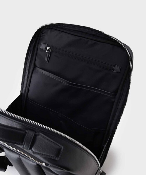 tk.TAKEO KIKUCHI(ティーケータケオキクチ)の「Refined Leather バックパック(バックパック/リュック・メンズ・ブラック/ダークブラウン/ブラック系・00)」の18枚目の写真