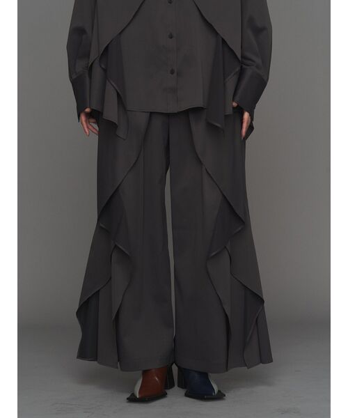 UN3D.（アンスリード）の「WAVE RAFFLE PT【セットアップ着用可能】 / ウェーブラッフルパンツ（その他パンツ・レディース・グレー/キャメル/ブラック・38/36）」の2枚目の写真