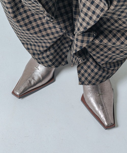 EVOL(イーボル)の「【S-LLサイズ展開・柔らかい】ストレッチ6cmショートブーツ BZ23840(ブーツ・レディース・シルバーグレー/ブラウン/ブラック・L/LL/S/M)」の15枚目の写真