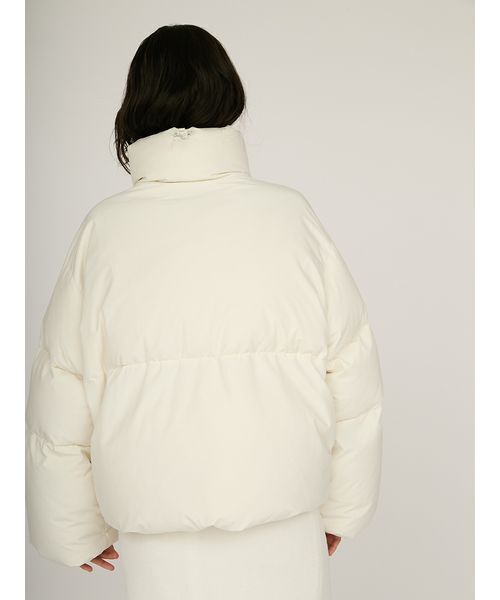 emmi（エミ）の「クロップドフォルムダウンコート（ダウンジャケット/コート・レディース・オリーブ/ブラック/ブラウン/レッド/オフホワイト・F）」の12枚目の写真