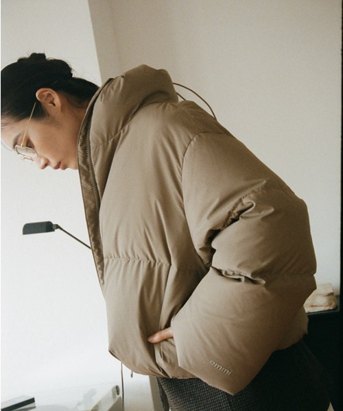 emmi（エミ）の「クロップドフォルムダウンコート（ダウンジャケット/コート・レディース・オリーブ/ブラック/ブラウン/レッド/オフホワイト・F）」の7枚目の写真