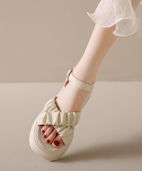 FUNdaysion(ファンデイション)の「クロスシュシュベルト厚底サンダル(サンダル・レディース・ブラック/アイボリー・24cm/23.5cm/23cm)」の5枚目の写真