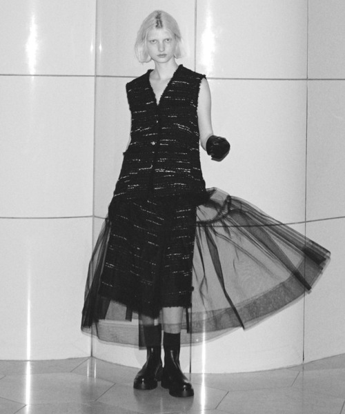 allureville（アルアバイル）の「ジオリカツィードフリンジジレ（ベスト・レディース・ブラック/アイボリー・2）」の4枚目の写真