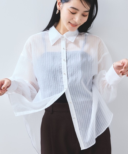 VIS（ビス）の「シアーストライプオーバーサイズシャツ/イージーケア（シャツ/ブラウス・レディース・ブラウン系その他/サックスブルー/ホワイト系その他・FREE）」の2枚目の写真