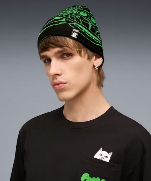 PUMA（プーマ）の「PUMA/プーマ ビーニー "PUMA X RIPNDIP" 026596（ニットキャップ/ビーニー・メンズ・ブラック・ONE）」の3枚目の写真