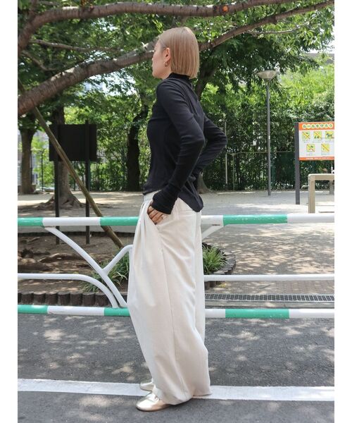 Ungrid（アングリッド）の「ハイネックシアーロングスリーブTee（Tシャツ/カットソー・レディース・オフホワイト/ブルー/ブラック/ブラウン/イエロー・FREE）」の9枚目の写真