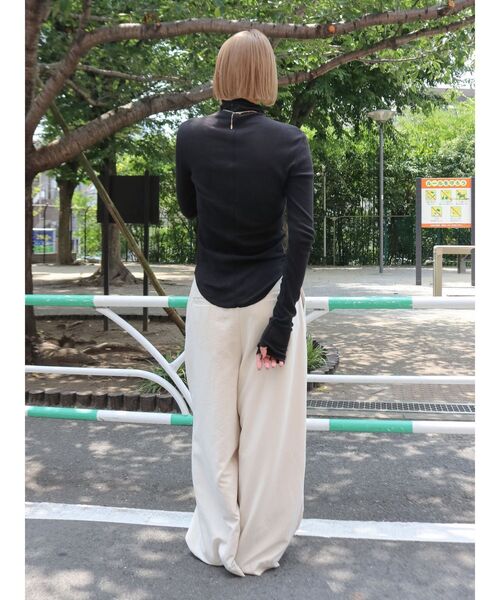 Ungrid（アングリッド）の「ハイネックシアーロングスリーブTee（Tシャツ/カットソー・レディース・オフホワイト/ブルー/ブラック/ブラウン/イエロー・FREE）」の10枚目の写真