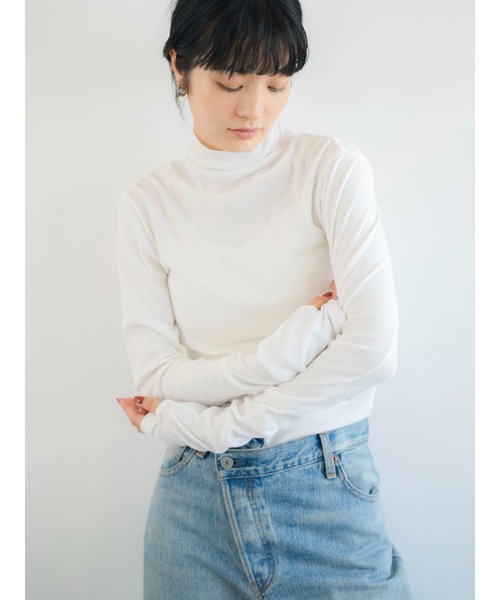 Ungrid（アングリッド）の「ハイネックシアーロングスリーブTee（Tシャツ/カットソー・レディース・オフホワイト/ブルー/ブラック/ブラウン/イエロー・FREE）」の2枚目の写真