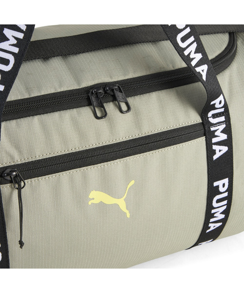 PUMA（プーマ）の「PUMA プーマ ウィメンズ AT ESS バレルバッグ 28.5L AT ESS Barrel Bag（ショルダーバッグ・レディース・ブラック/ライトカーキ・フリー）」の3枚目の写真