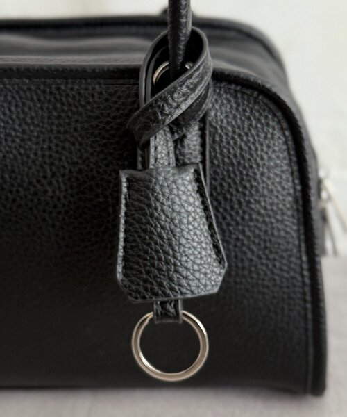 Chez toi（シェトワ）の「チャーム付き2WAYミニボストン（ボストンバッグ・レディース・ブラウン/シルバー/ブラック・FREE）」の6枚目の写真