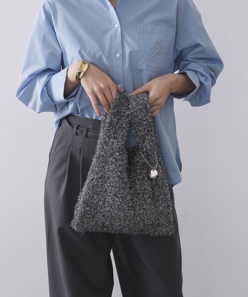 OPAQUE.CLIP（オペークドットクリップ）の「メタルチャーム付きラメニットバッグ（トートバッグ・レディース・ゴールド/ブラック/ブラウン系その他/シルバー系その他・00）」の7枚目の写真