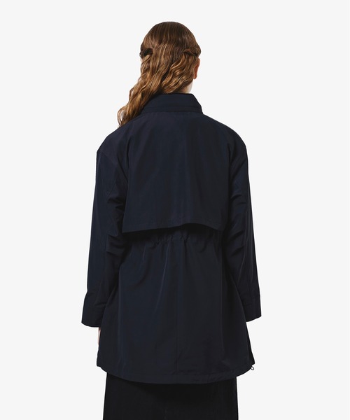 LACOSTE（ラコステ）の「撥水 ウエストドローコード ユーティリティマウンテンパーカー / フード収納可（マウンテンパーカー・レディース・ブラック/ベージュ・34/36/38/40）」の4枚目の写真