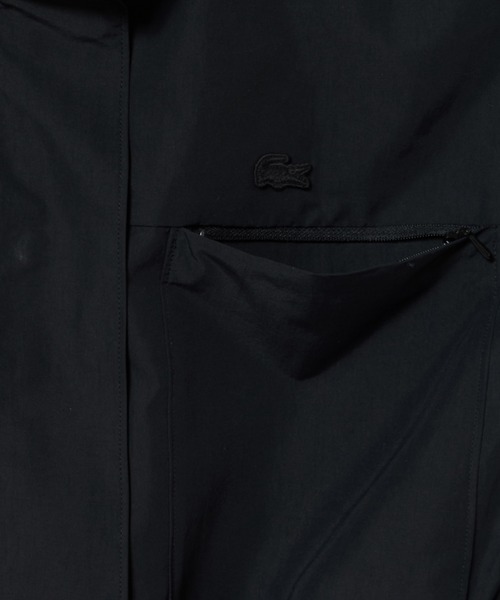 LACOSTE（ラコステ）の「撥水 ウエストドローコード ユーティリティマウンテンパーカー / フード収納可（マウンテンパーカー・レディース・ブラック/ベージュ・34/36/38/40）」の15枚目の写真