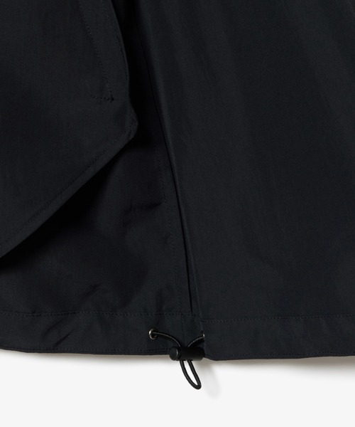 LACOSTE（ラコステ）の「撥水 ウエストドローコード ユーティリティマウンテンパーカー / フード収納可（マウンテンパーカー・レディース・ブラック/ベージュ・34/36/38/40）」の21枚目の写真