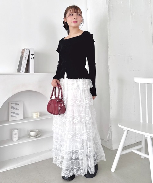 Loueme(ルエム)の「【5色展開】フロントボタンオフショル風ニットトップス(ニット/セーター・レディース・ブラック/ライトブルー/グレー/ホワイト/レッド・FREE)」の22枚目の写真
