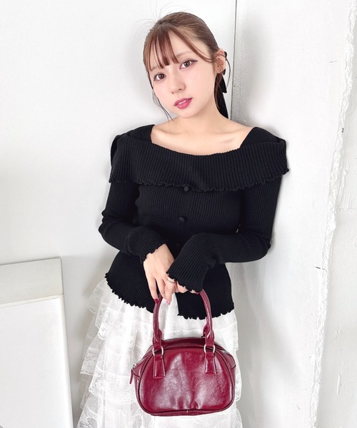 Loueme(ルエム)の「【5色展開】フロントボタンオフショル風ニットトップス(ニット/セーター・レディース・ブラック/ライトブルー/グレー/ホワイト/レッド・FREE)」の20枚目の写真