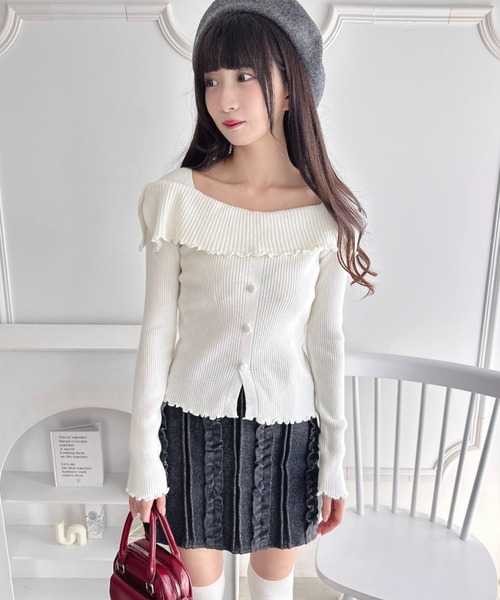 Loueme(ルエム)の「【5色展開】フロントボタンオフショル風ニットトップス(ニット/セーター・レディース・ブラック/ライトブルー/グレー/ホワイト/レッド・FREE)」の11枚目の写真