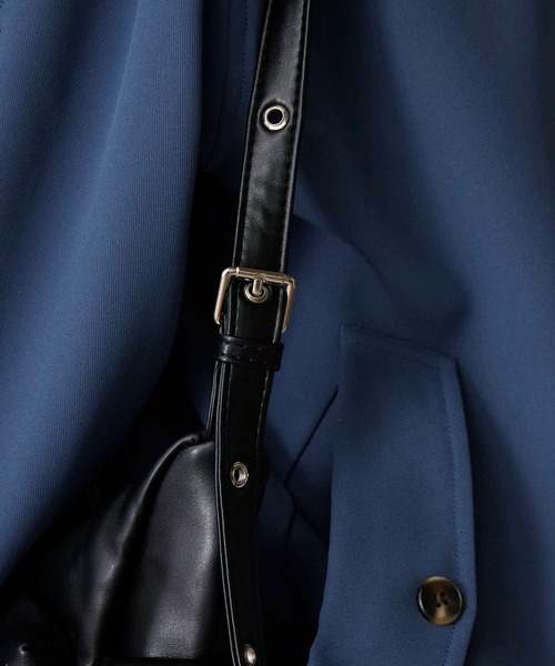 Theater code(シアターコード)の「フェイクレザー フロントポケット付き ショルダーバッグ(ショルダーバッグ・メンズ・ブラック/レッド・FREE)」の5枚目の写真