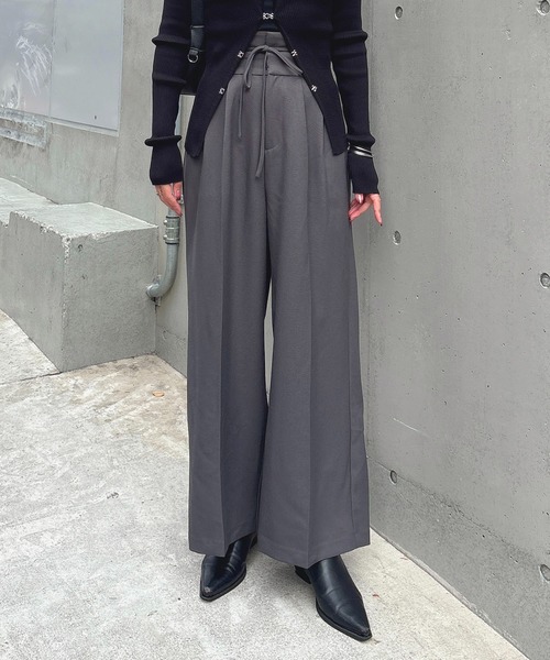 SOELA(ソエラ)の「ハイウエストリボンパンツ(その他パンツ・レディース・アイボリー/ブラック/チャコールグレー・S/M)」の3枚目の写真