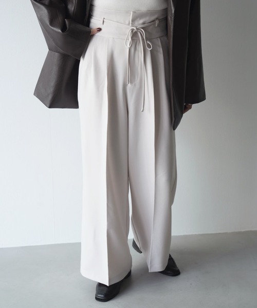 SOELA(ソエラ)の「ハイウエストリボンパンツ(その他パンツ・レディース・アイボリー/ブラック/チャコールグレー・S/M)」の4枚目の写真