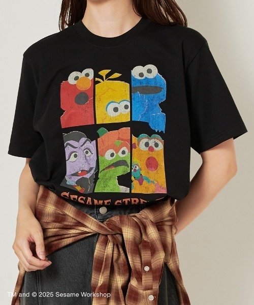 SESAME STREET（セサミストリート）の「【BOO! FRIENDS】キャラクターズ Tシャツ（Tシャツ/カットソー・レディース・ブラック・M/L）」の7枚目の写真
